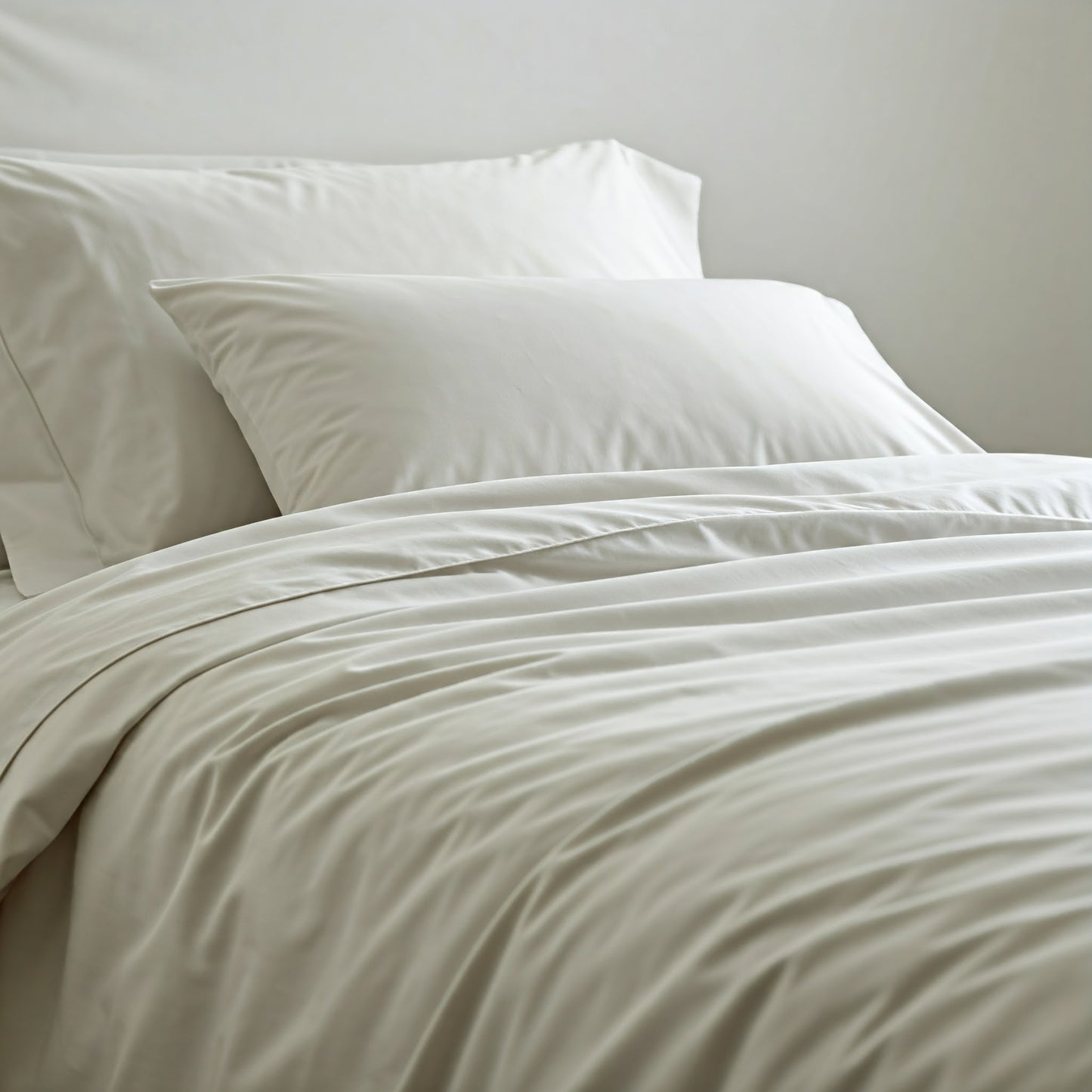 Duvet & Off-White Cover Set